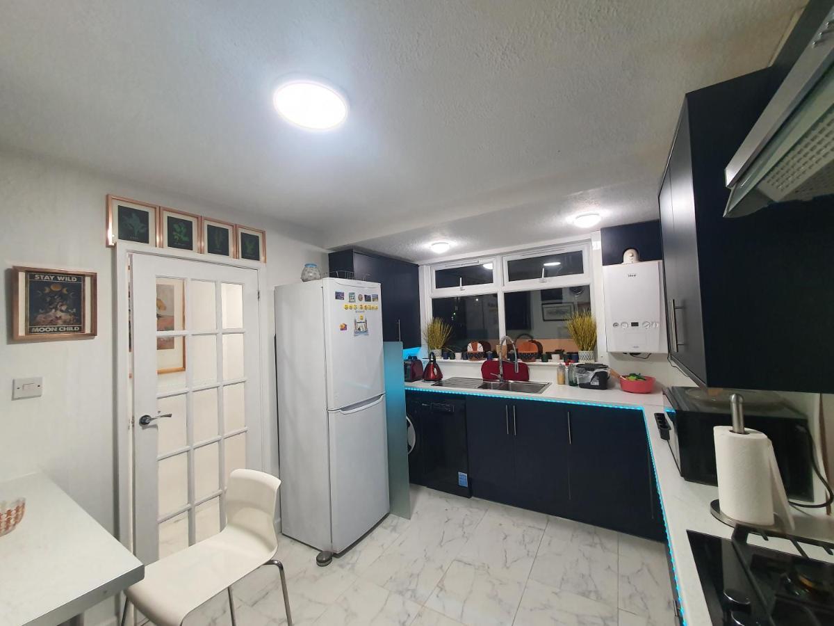 Проживание в семье Limehouse East *